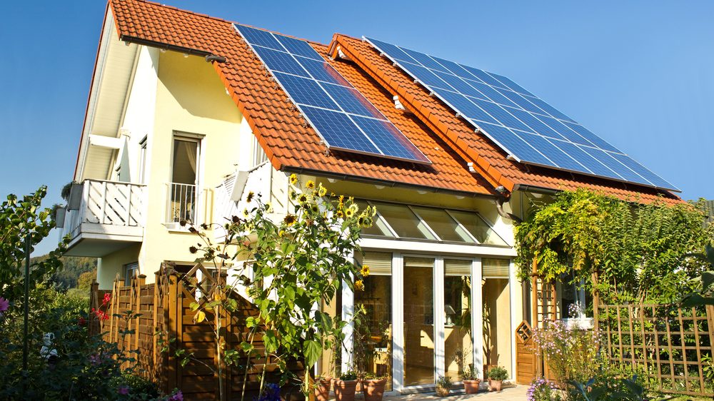 ¿Cuánto cuesta realmente instalar sistemas solares en tu hogar?